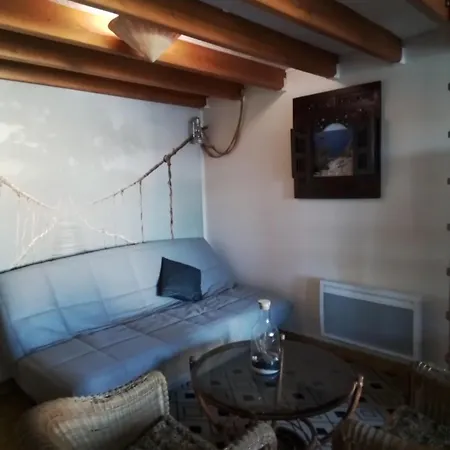 Idealement Situe Apartment
